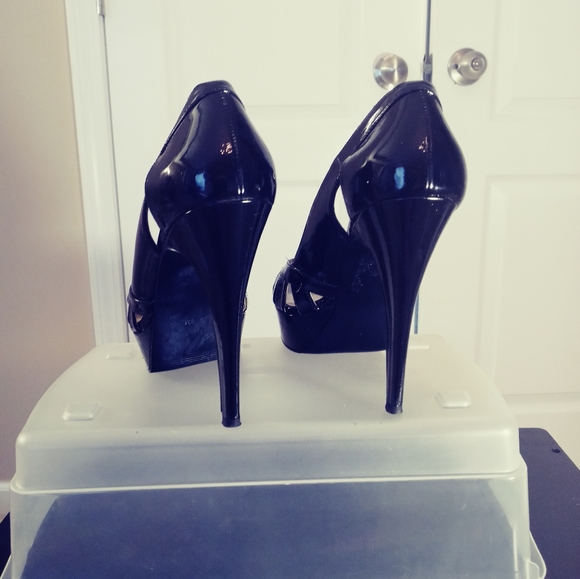 Guess Women's Black Heels - Picture 3 of 13